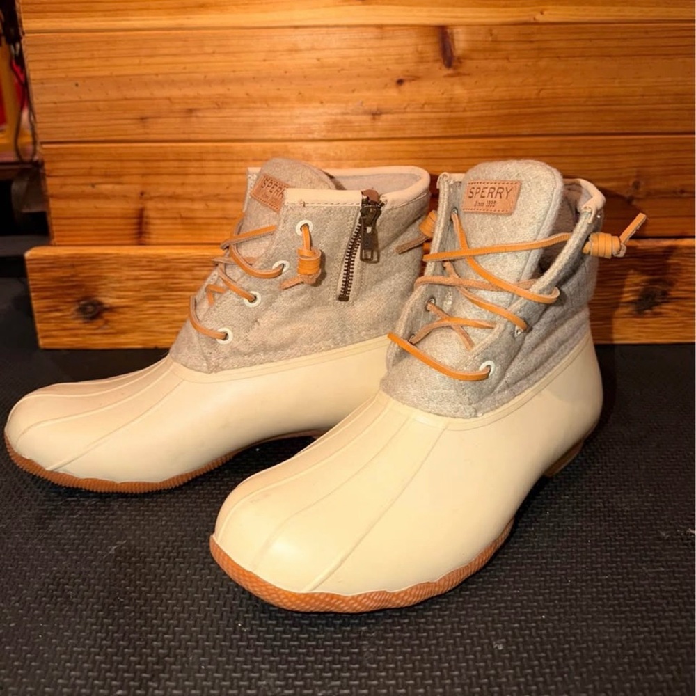 Sperry Women’s Light Gray & Cream Duck Boots with Tan Laces